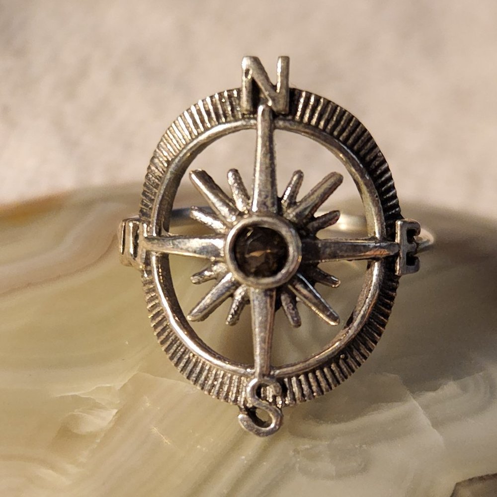 Vintage Ruby Compass Sterling Silver Ring   Size 6  2.6g Never get Lost!
